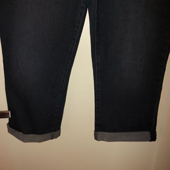 BRODY CAPRIS - Picture 2 of 10